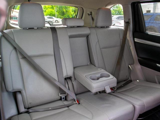 Photo of 2016 Silver Sky Metallic Toyota Highlander