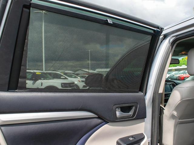 Photo of 2016 Silver Sky Metallic Toyota Highlander