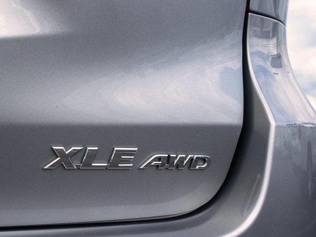 Photo of 2016 Silver Sky Metallic Toyota Highlander