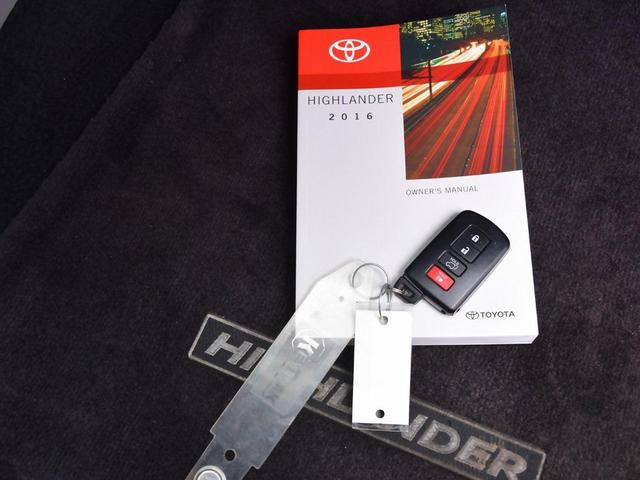 Photo of 2016 Silver Sky Metallic Toyota Highlander