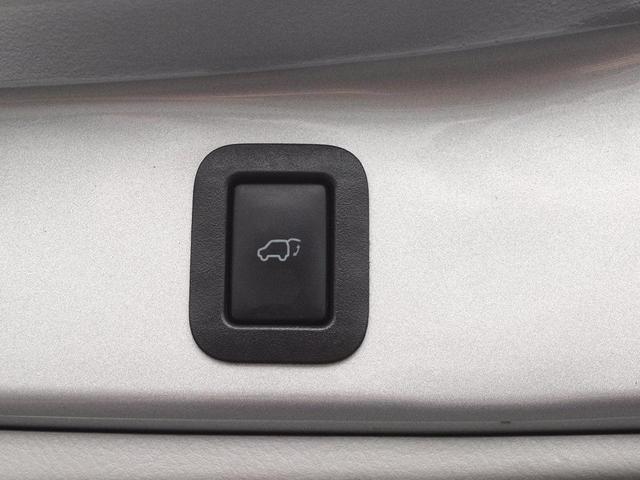 Photo of 2016 Silver Sky Metallic Toyota Highlander
