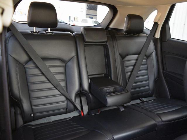 Photo of 2023 Black Metallic Ford Edge