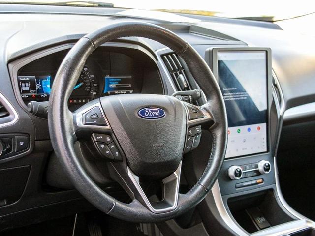 Photo of 2023 Black Metallic Ford Edge