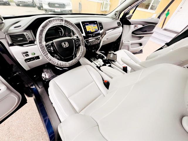 Photo of 2016 BLUE Honda Pilot