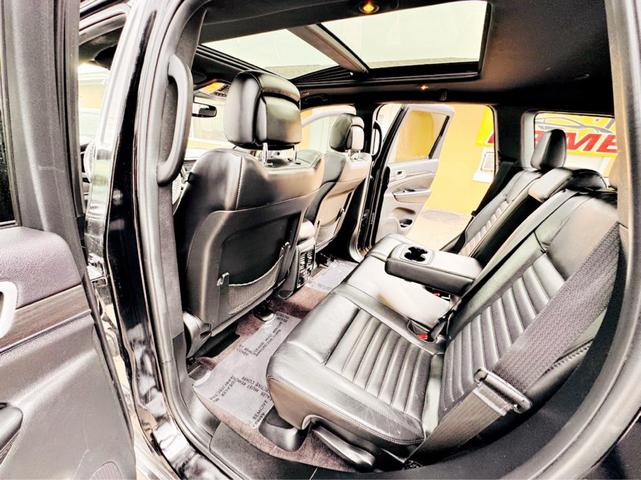 Photo of 2018 Diamond Black Crystal Pearlcoat Jeep Grand Cherokee