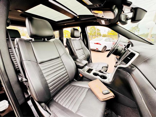 Photo of 2018 Diamond Black Crystal Pearlcoat Jeep Grand Cherokee
