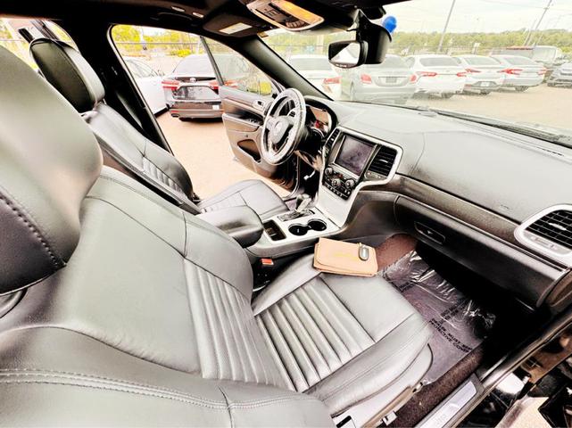 Photo of 2018 Diamond Black Crystal Pearlcoat Jeep Grand Cherokee