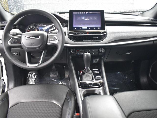 Photo of 2024 Bright White Clearcoat Jeep Compass