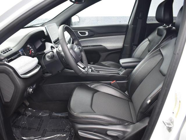 Photo of 2024 Bright White Clearcoat Jeep Compass