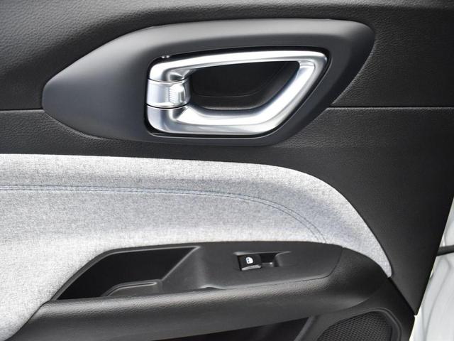 Photo of 2024 Bright White Clearcoat Jeep Compass