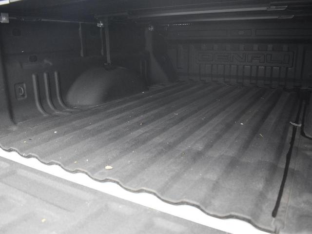 Photo of 2017 White GMC Canyon