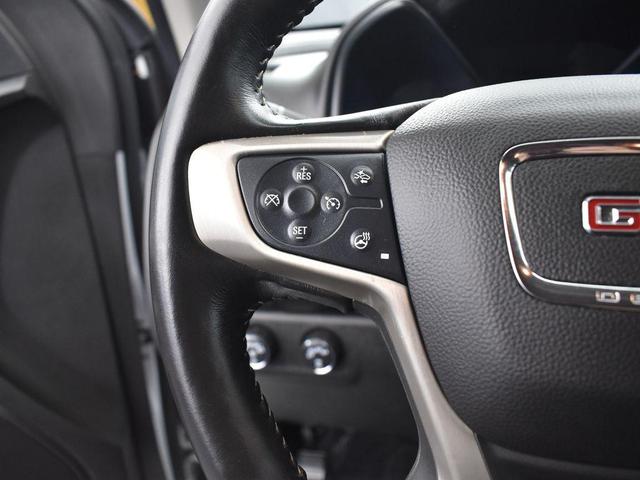 Photo of 2017 White GMC Canyon