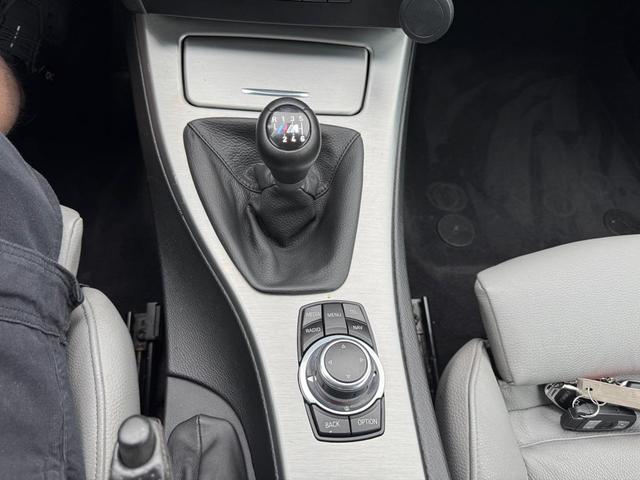 Photo of 2013 BLUE BMW 335