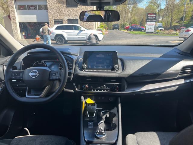 Photo of 2025 SILVER Nissan Rogue