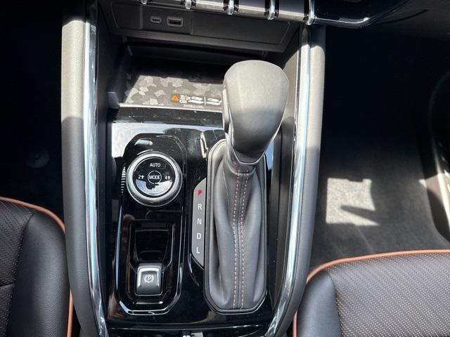 Photo of 2025 Summit White GMC Canyon