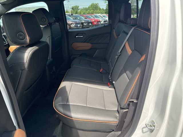 Photo of 2025 Summit White GMC Canyon