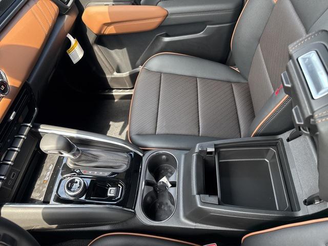 Photo of 2025 Summit White GMC Canyon