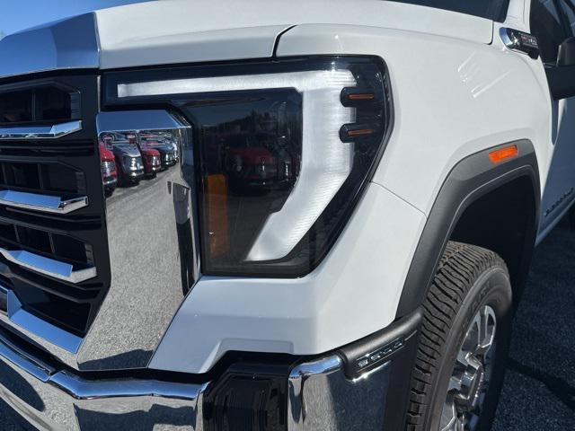 Photo of 2025 Summit White GMC Sierra 3500