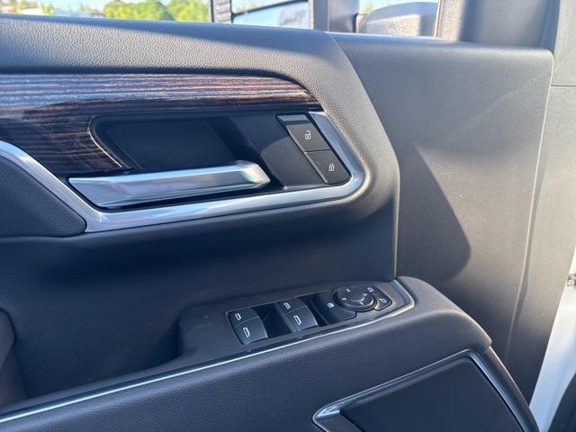 Photo of 2025 Summit White GMC Sierra 3500