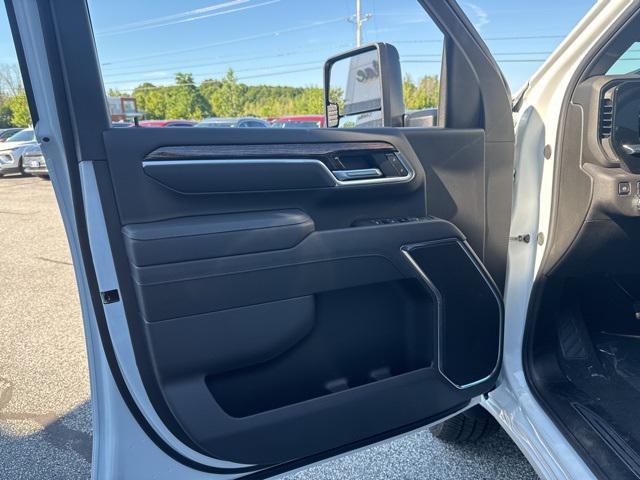Photo of 2025 Summit White GMC Sierra 3500
