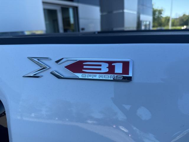 Photo of 2025 Summit White GMC Sierra 3500