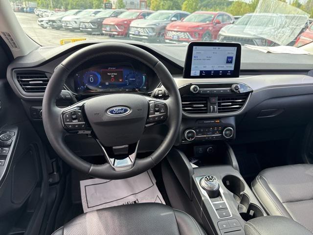 Photo of 2021 Iconic Silver Metallic Ford Escape