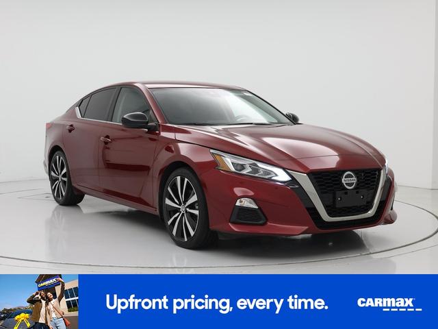Photo of 2022 Red Nissan Altima