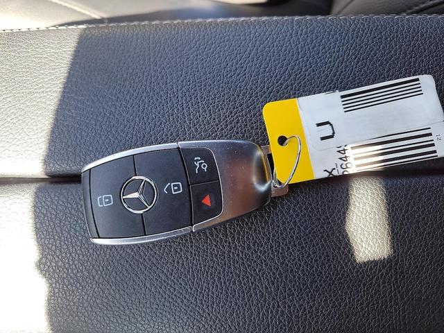 Photo of 2021 White Mercedes-Benz GLA 250