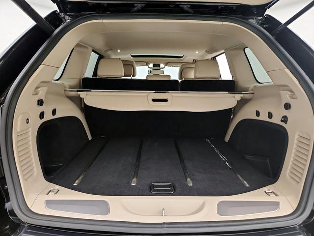 Photo of 2016 Black Jeep Grand Cherokee