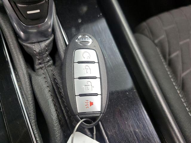 Photo of 2021 Gray Nissan Kicks