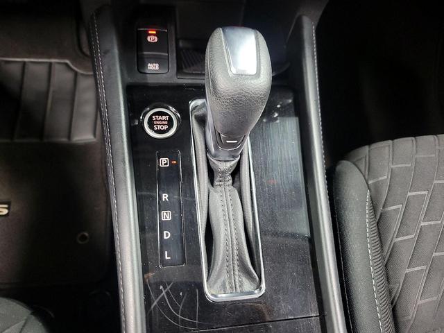 Photo of 2021 Gray Nissan Kicks