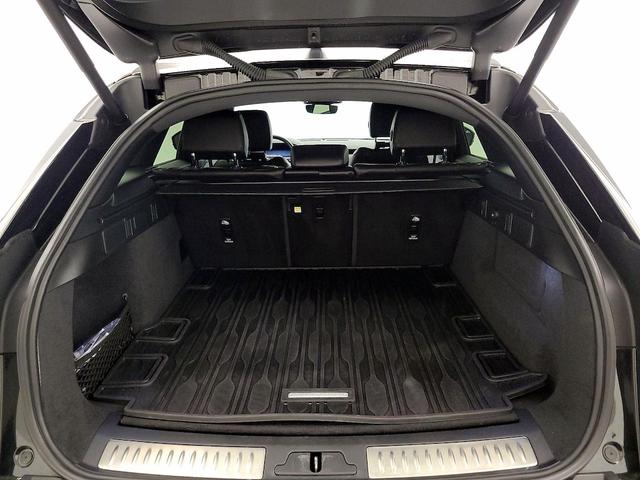 Photo of 2024 Black Land Rover Range Rover Velar