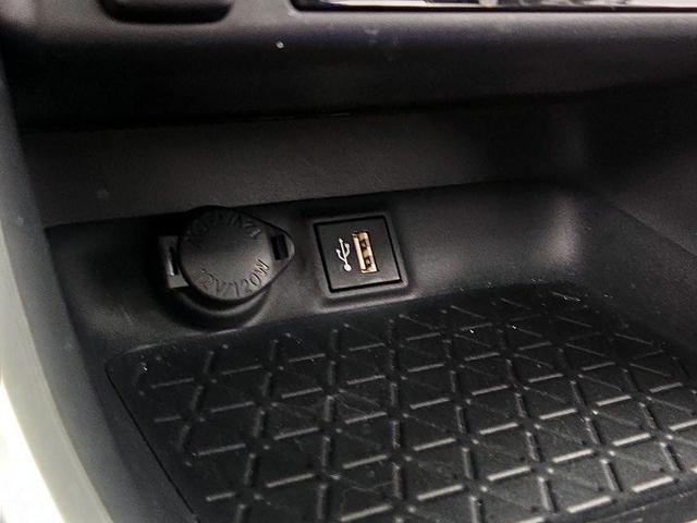 Photo of 2024 White Toyota RAV4 Hybrid