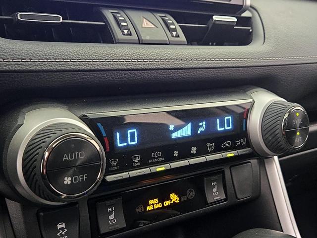 Photo of 2024 White Toyota RAV4 Hybrid