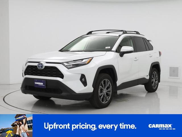 Photo of 2024 White Toyota RAV4 Hybrid