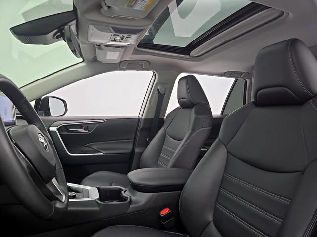 Photo of 2024 White Toyota RAV4 Hybrid