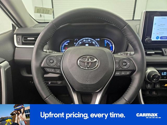Photo of 2024 White Toyota RAV4 Hybrid