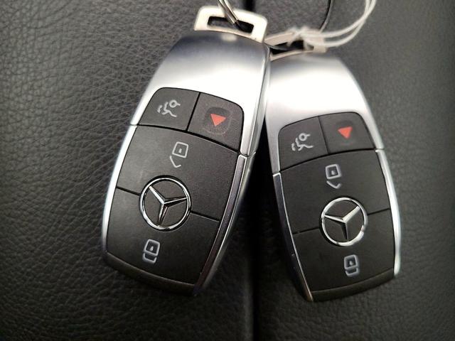 Photo of 2022 Blue Mercedes-Benz GLC 300