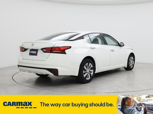 Photo of 2020 White Nissan Altima