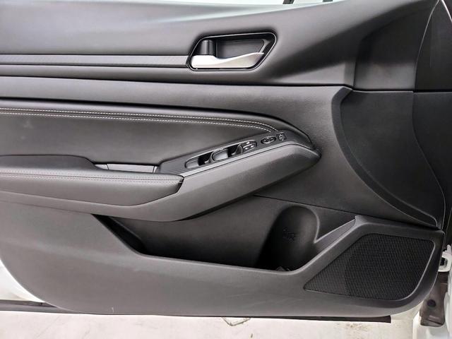 Photo of 2020 White Nissan Altima