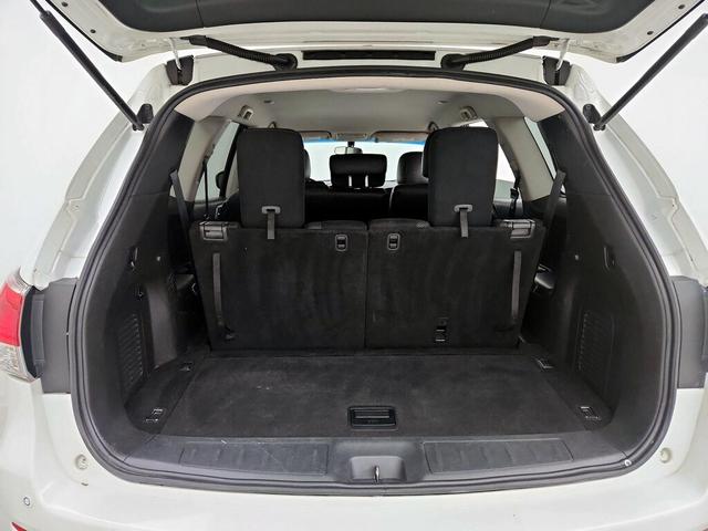 Photo of 2014 White Nissan Pathfinder