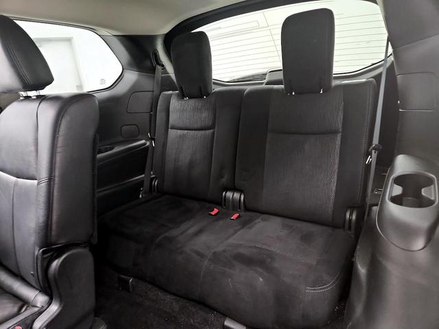 Photo of 2014 White Nissan Pathfinder