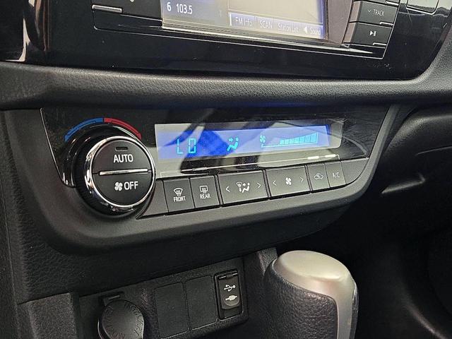 Photo of 2014 Blue Toyota Corolla