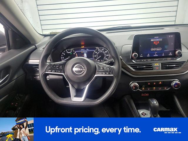 Photo of 2023 Gray Nissan Altima