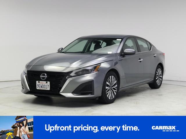 Photo of 2023 Gray Nissan Altima