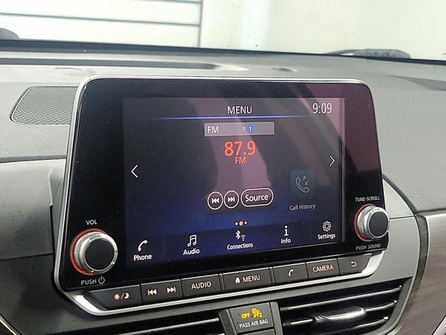 Photo of 2023 Gray Nissan Altima