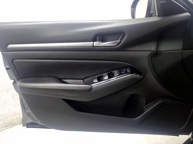 Photo of 2023 Gray Nissan Altima