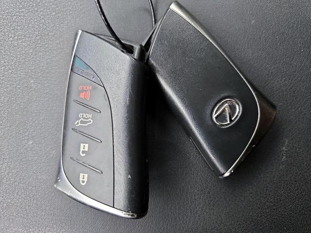 Photo of 2022 Orange Lexus NX 350