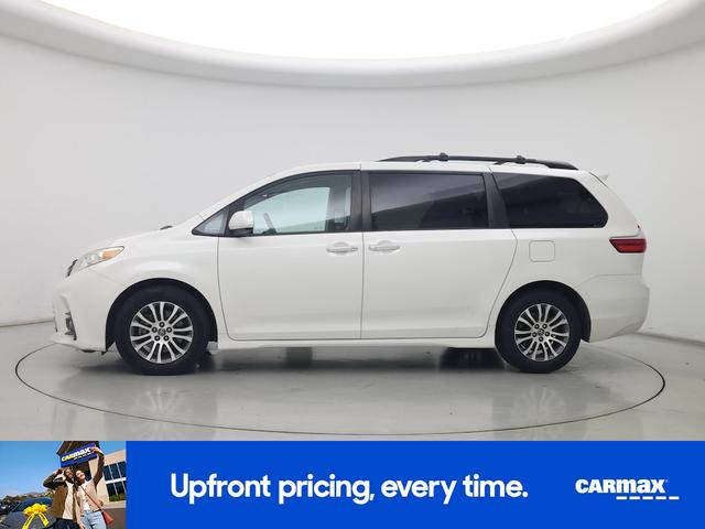 Photo of 2019 White Toyota Sienna