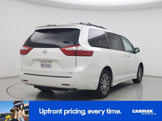 Photo of 2019 White Toyota Sienna